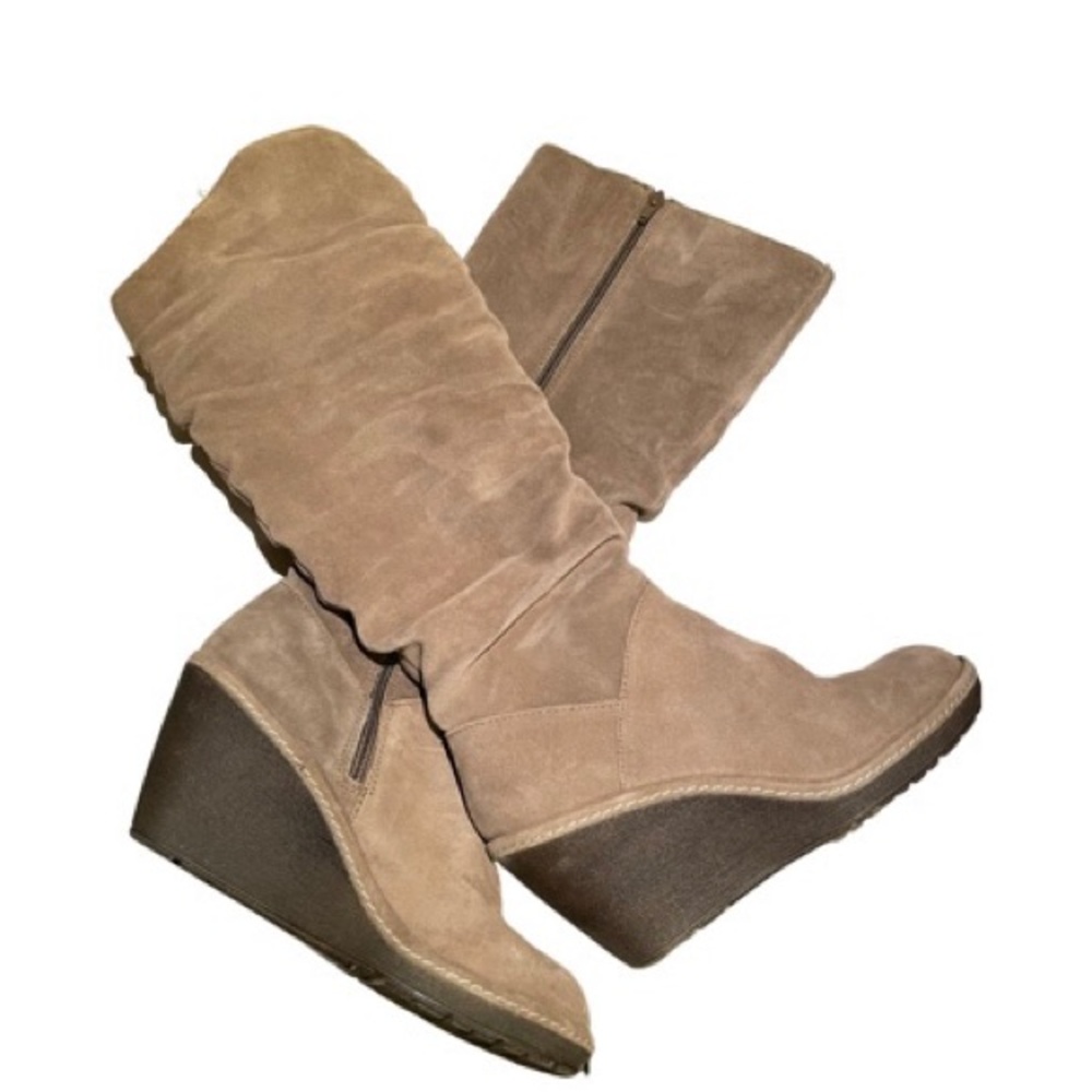Sofft knee-high ruched Taupe suede wedge boots-Size 9